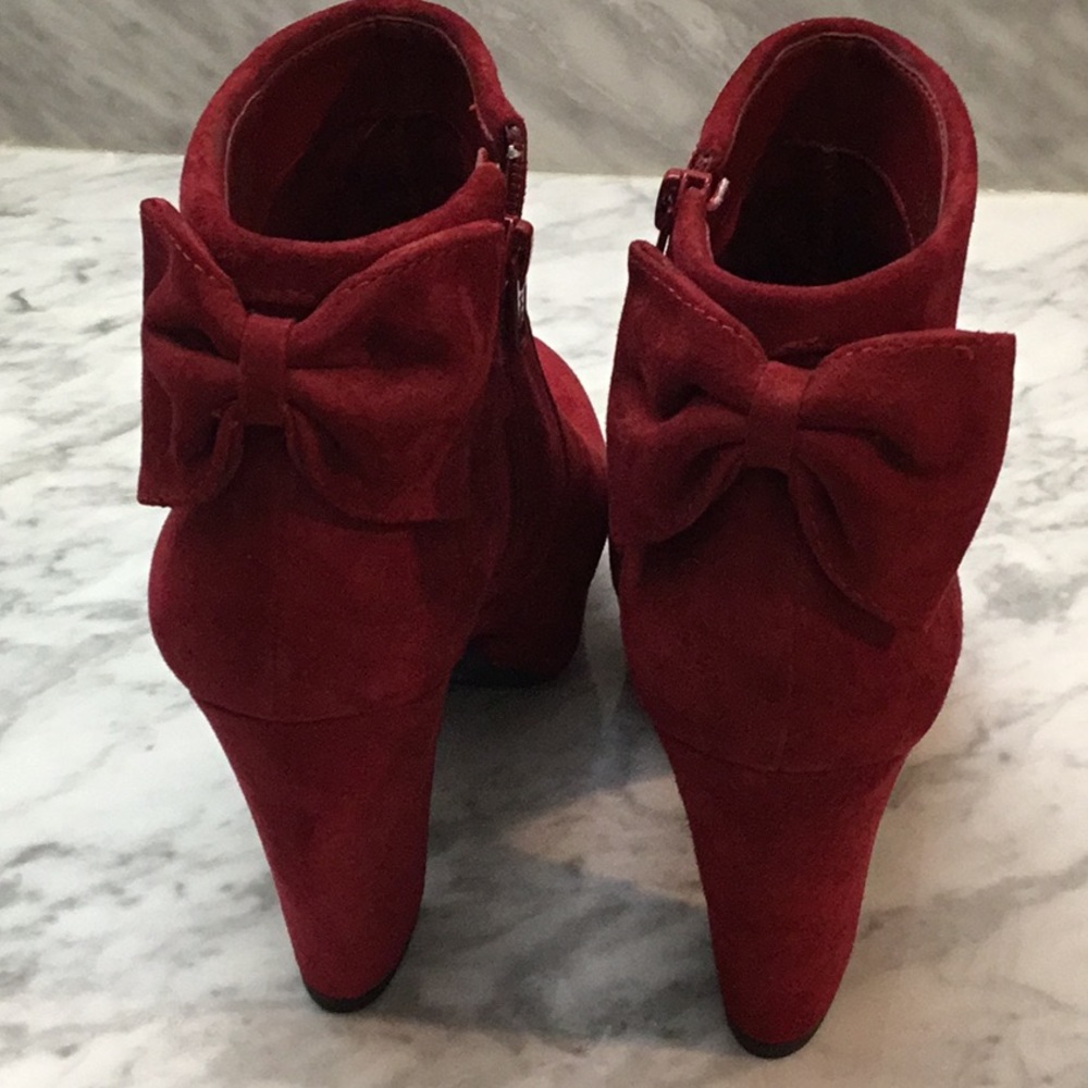 CLASSY Gianni Bini red platform booties, size 7.5